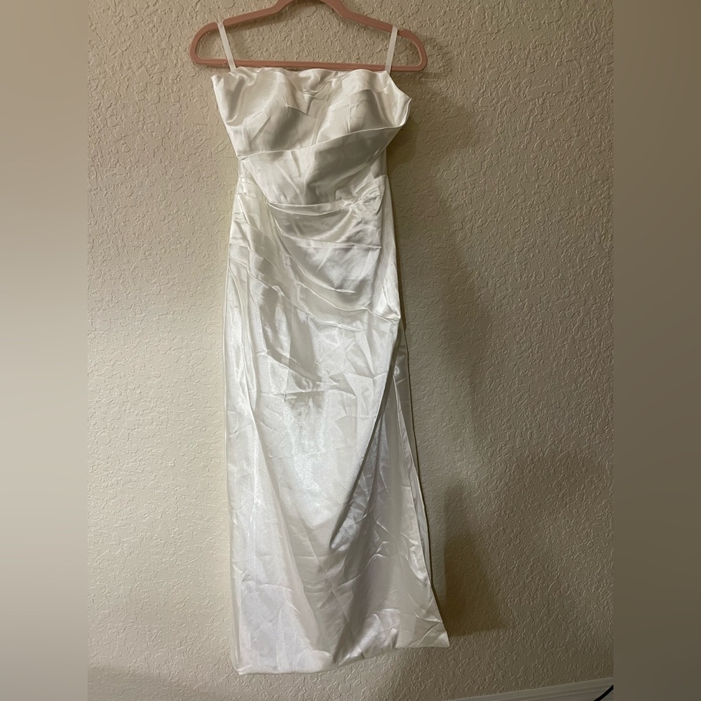 Sophisticated White Wedding Dress - Why Pay More?